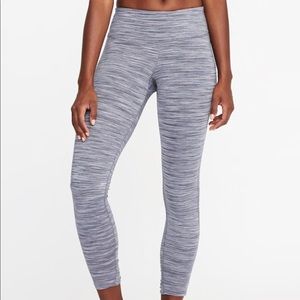 Mid-Rise Knot-Hem 7/8-Length Compression Leggings